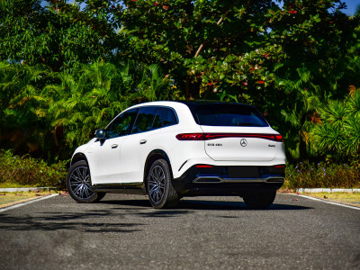 Mercedes EQS SUV  Фото №6